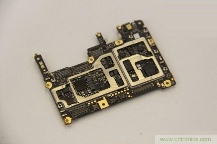 堅果R1拆解：內部設計究竟如何？