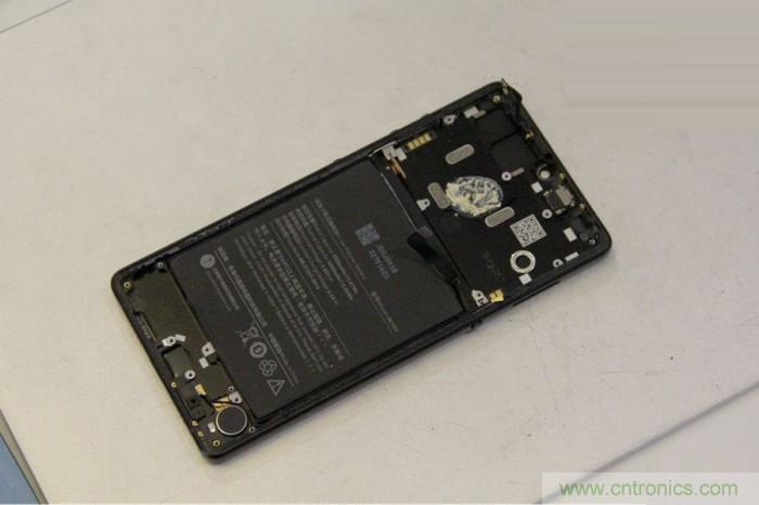 堅果R1拆解：內部設計究竟如何？