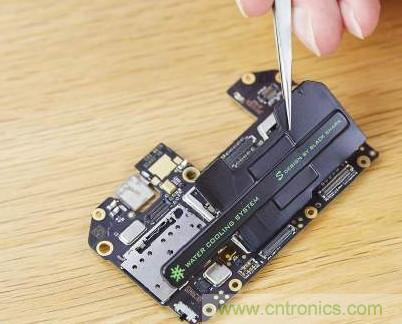 拆解黑鯊手機：多級直觸一體式液冷係統有什麼門道？