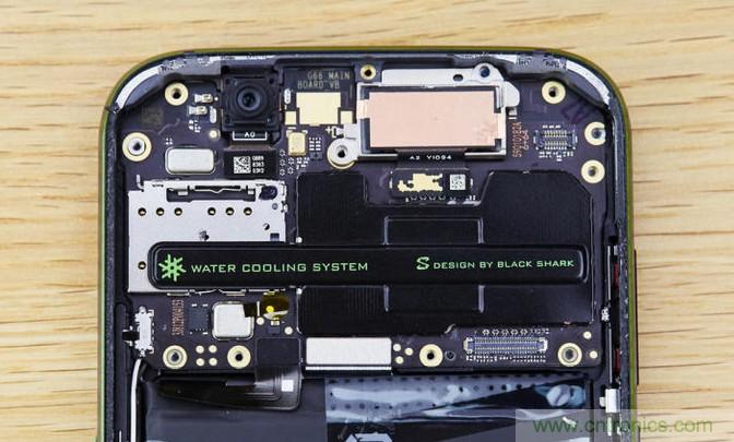 拆解黑鯊手機：多級直觸一體式液冷係統有什麼門道？