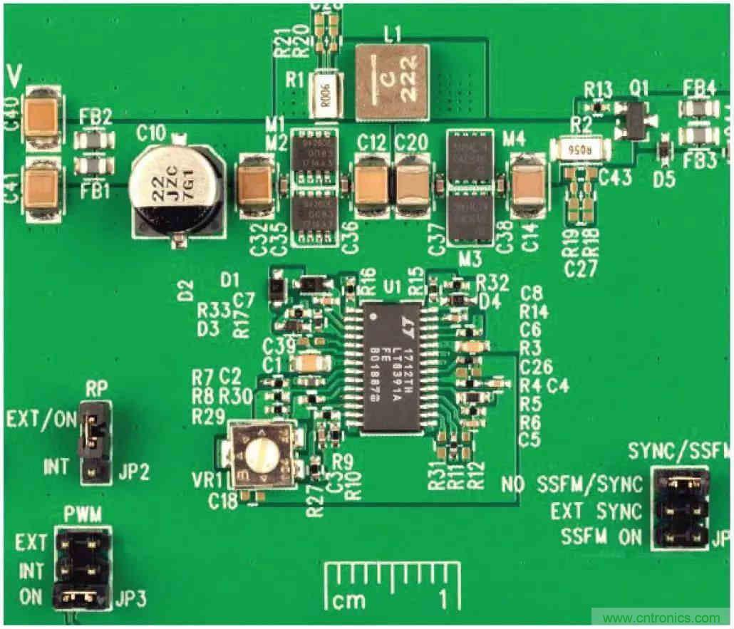 一顆芯驅動整個車前燈組，這個控製器是怎麼做到滴？