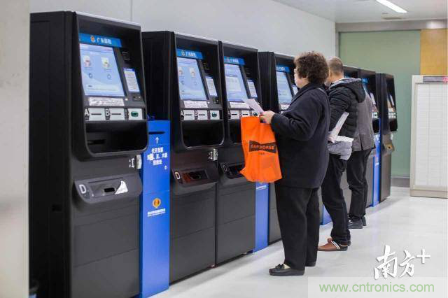 探路政務辦事櫃台&ldquo;無人化&rdquo;，引領&ldquo;互聯網+政務&rdquo;革新