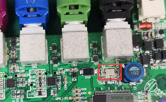 如何通過PCB布局設計來解決EMC問題？