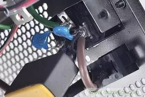 電源內部&ldquo;一目了然&rdquo;