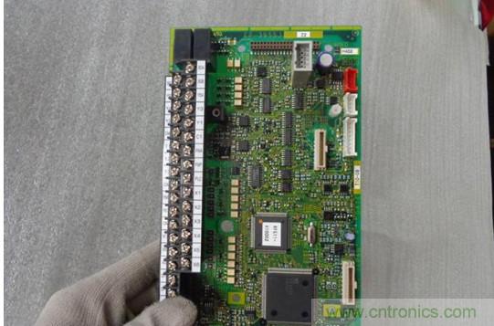 變頻器的輸出頻率調高，那麼輸出電壓將如何提高？