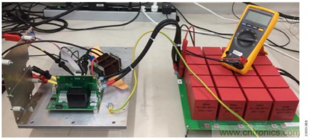 如何用隔離式柵極驅動器和LT3999 DC/DC轉換器驅動1200 V SiC電源模塊？