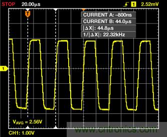 ADuC7026提供可編程電壓，用於評估多電源係統