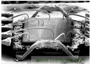 如何降低電路&ldquo;熱回路&rdquo;影響，實現低 EMI 高效電源器件設計