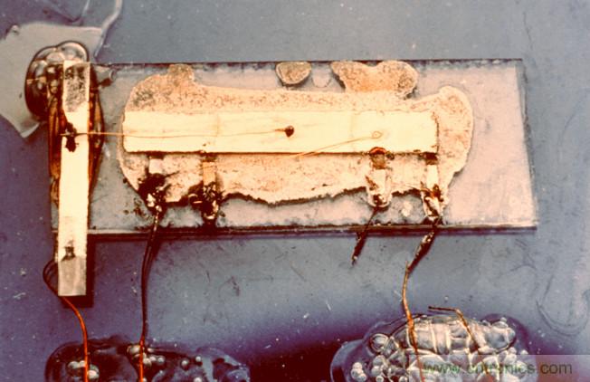 集成電路是如何被發明的？