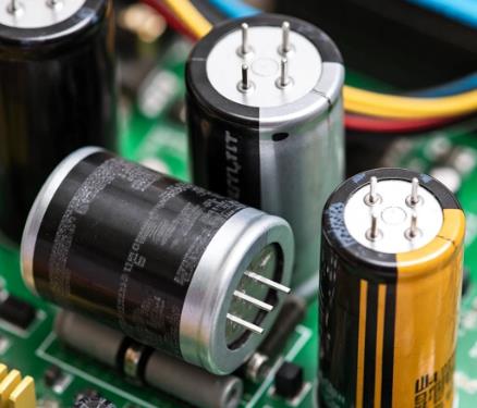 電容選型避坑手冊：參數、成本與場景化適配邏輯